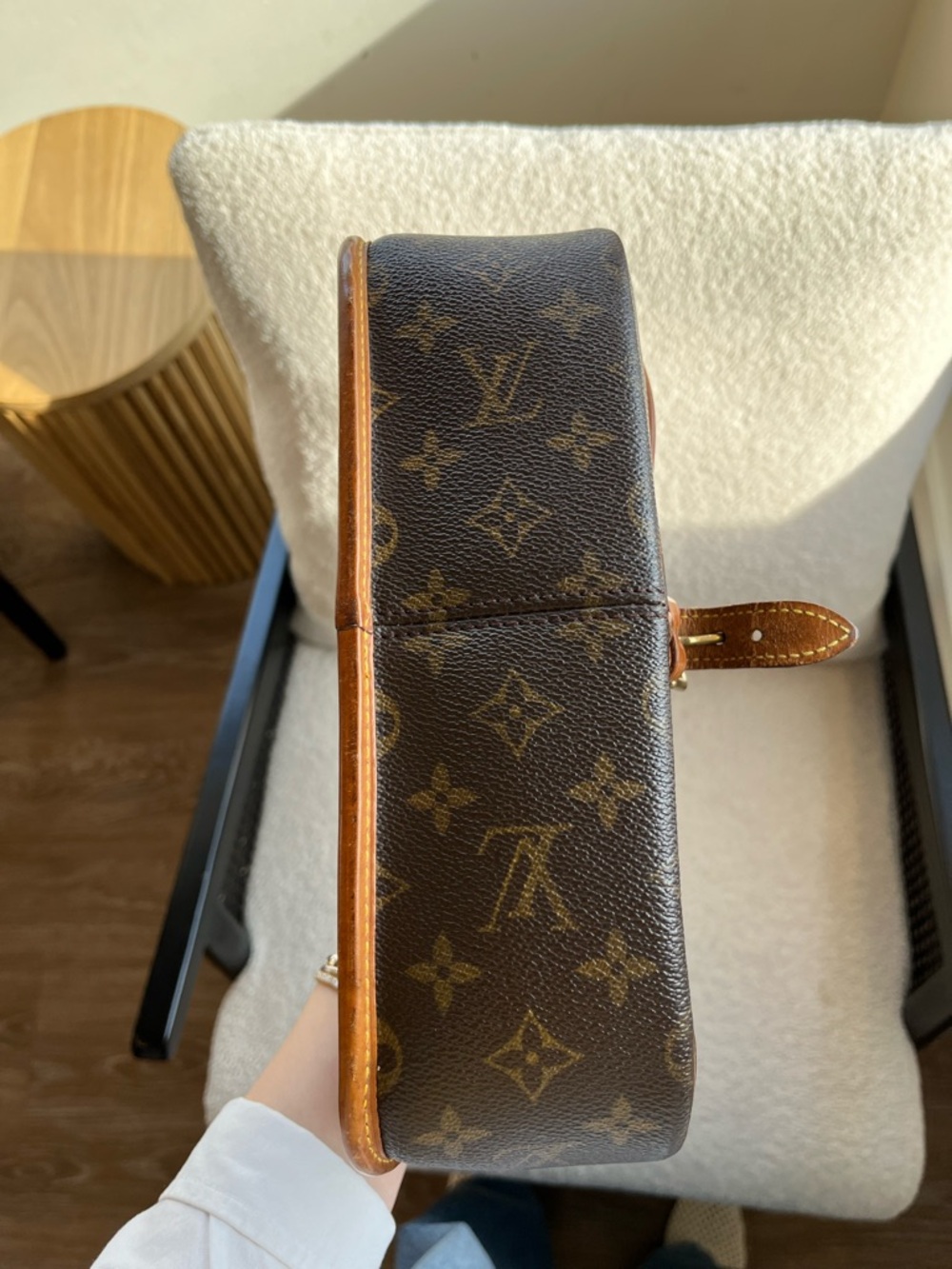 Louis Vuitton Sologne Monogram Canvas Crossbody - Picture 4 of 14